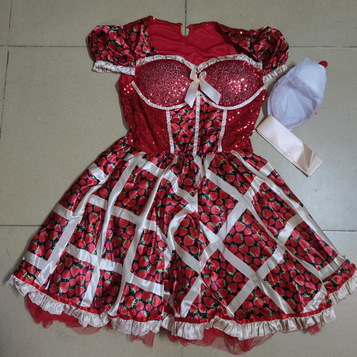 Halloween Strawberry Costume Dress Cosplay Outfit Stage Performance Dress Heart Queen Princess Uniform